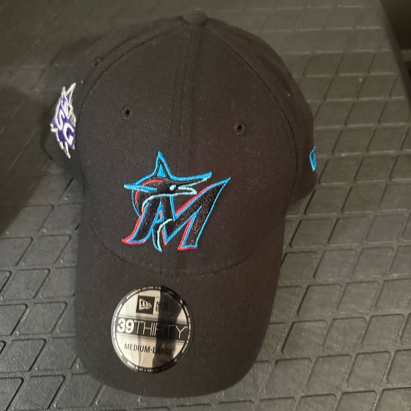 Hat - Picture 1 of 2